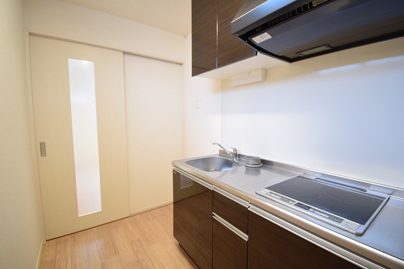 キッチン　IHクッキングヒーター付き