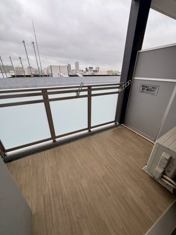 バルコニー　バルコニーからの眺めを楽しみながら食事をしませんか