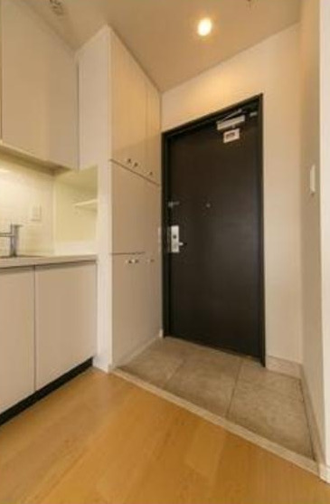 玄関　※別部屋の参考写真になります。