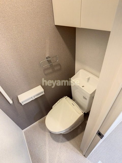 トイレ　写真は同型モデル