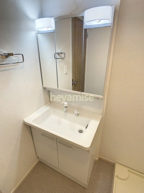 洗面設備　写真は同型モデル