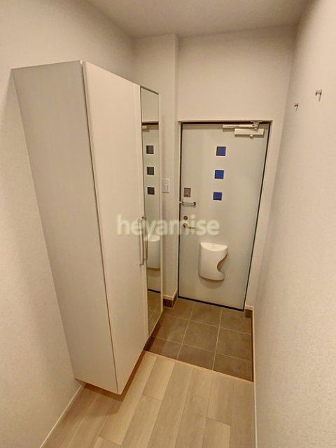 玄関　写真は同型モデル
