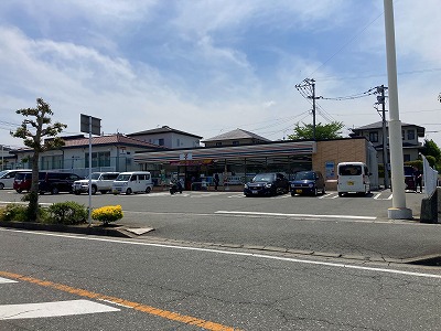 コンビニ　セブンイレブン（コンビニ）まで591m