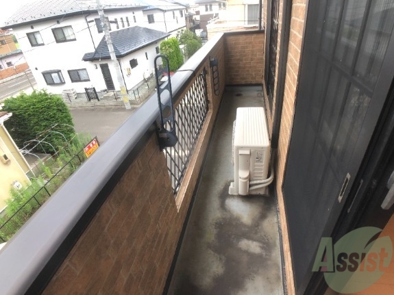 バルコニー　こちらはバルコニー。洗濯物が干せるようになっています。