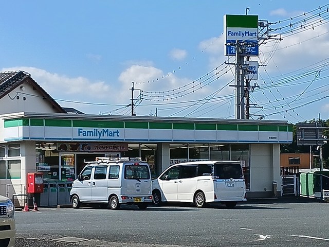 コンビニ　ファミリーマート松橋曲野店（コンビニ）まで252m