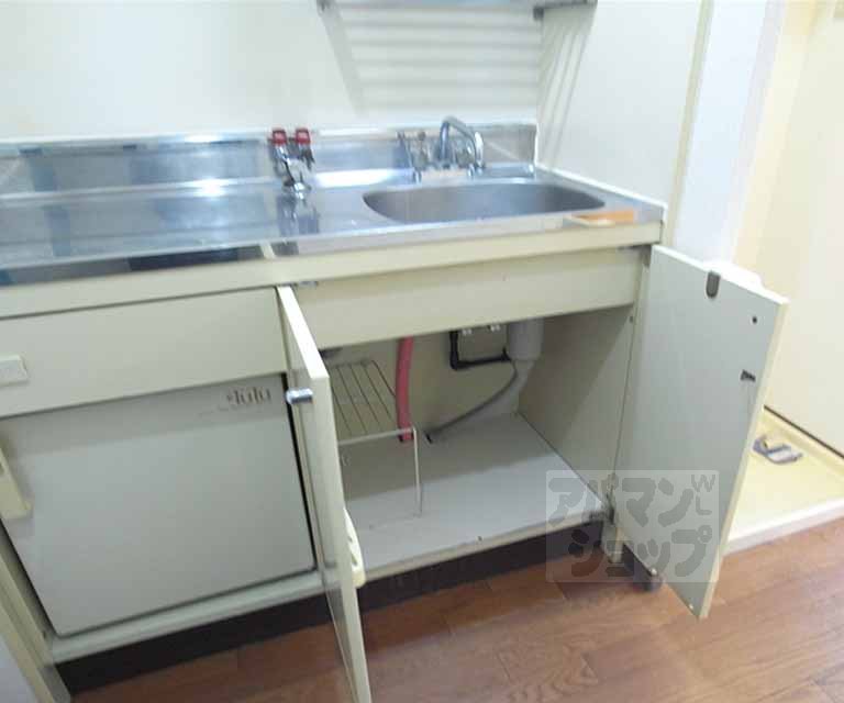 キッチン　収納付のキッチンです