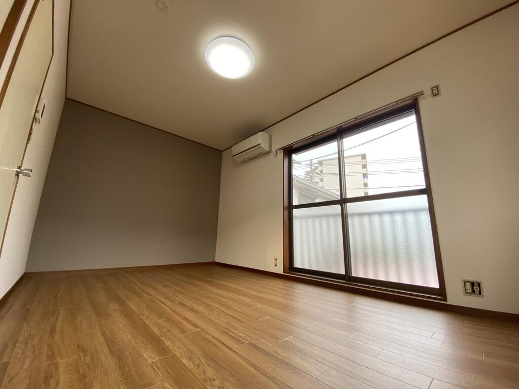 居室・リビング　壁・床・照明　すべて「新品」です