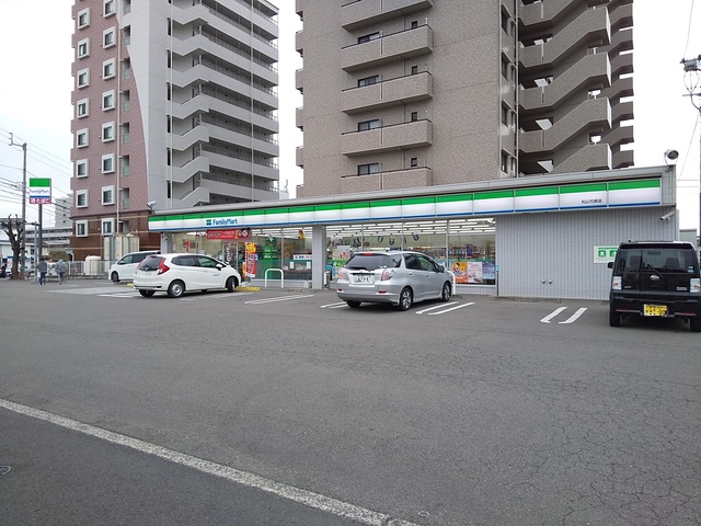 コンビニ　ファミリーマート　松山竹原店（コンビニ）まで450m