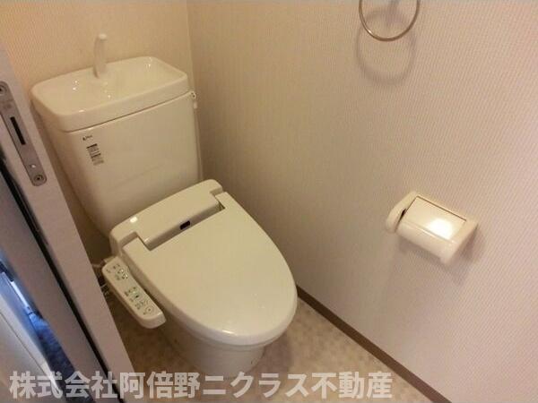 トイレ　内装は別部屋の参考写真です。