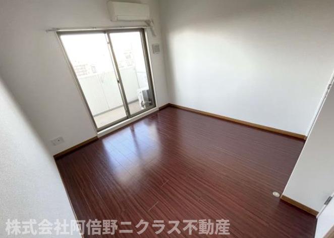 居室・リビング　内装は別部屋の参考写真です。