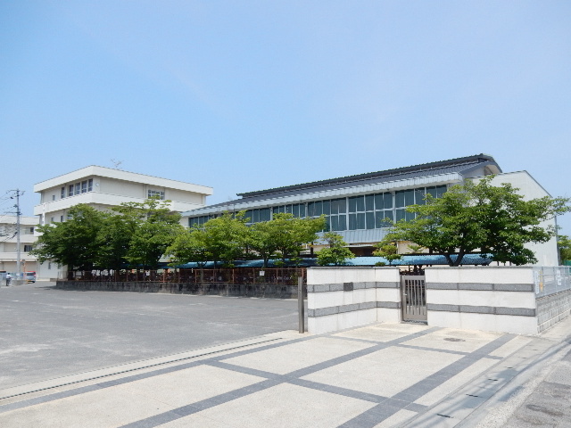 中学校　岡山市立竜操中学校（中学校）まで739m