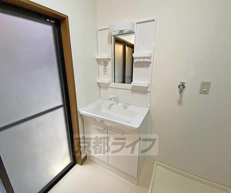 洗面設備　独立シャワー洗面台です。