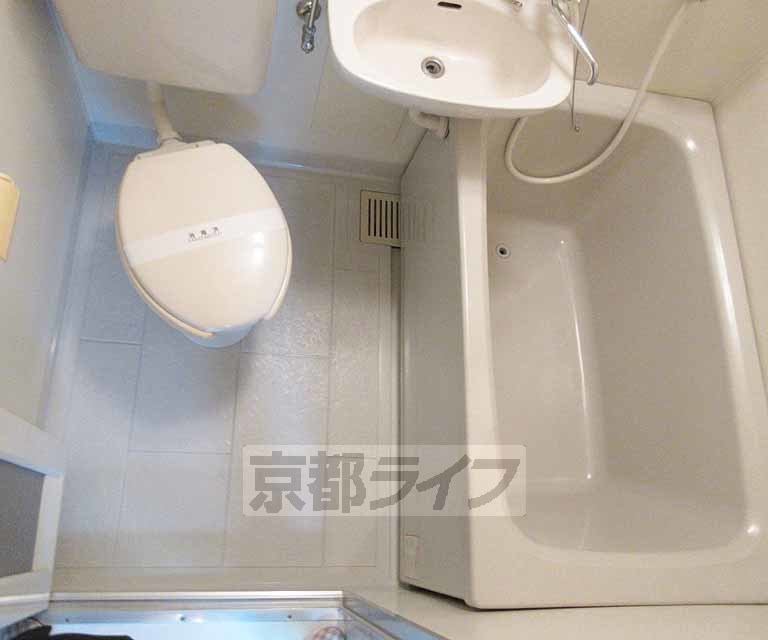 バス・シャワールーム　三点ユニットバスです