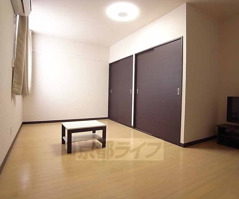 居室・リビング　７．９帖の洋室です。