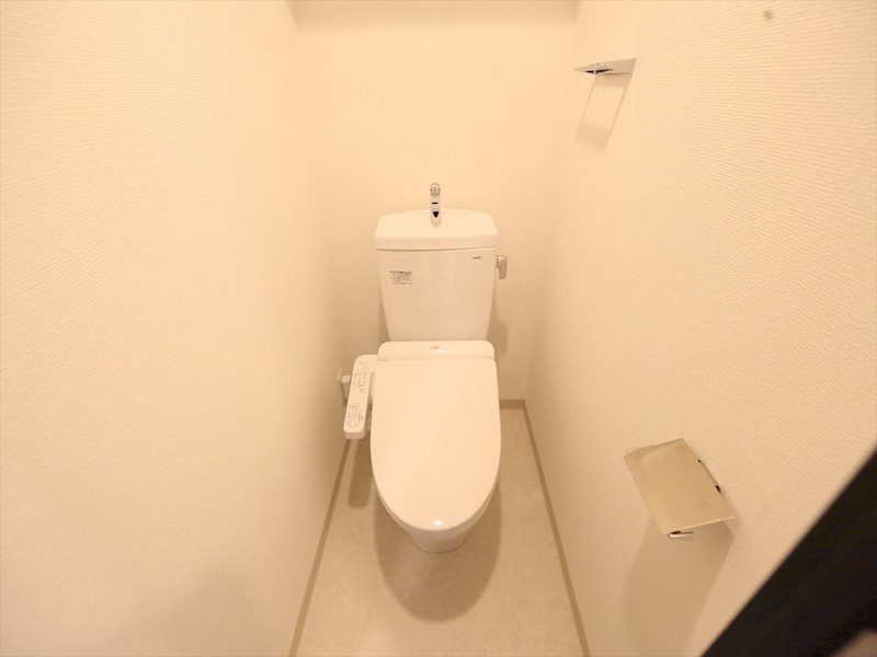 トイレ　温水洗浄便座付トイレ