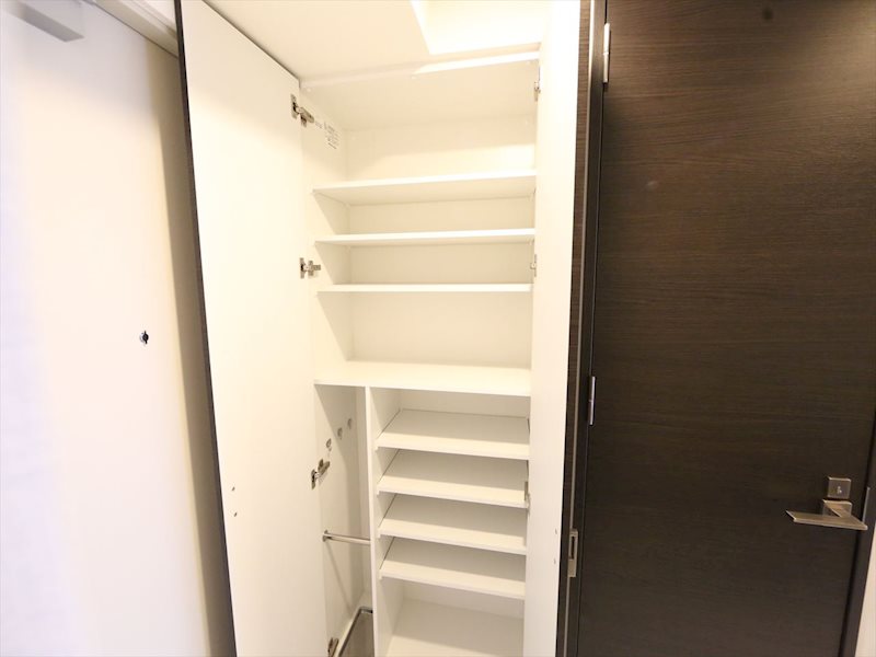 玄関　玄関（シューズボックス完備）