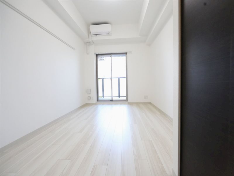 その他部屋・スペース　洋室7.0帖　エアコン完備　バルコニーに面しています