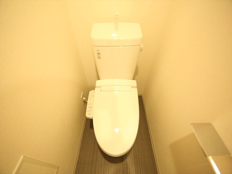 トイレ　温水洗浄暖房便座付トイレ