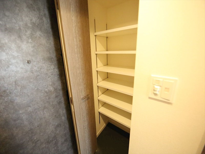 玄関　玄関　シューズクローク付（収納充実してます）