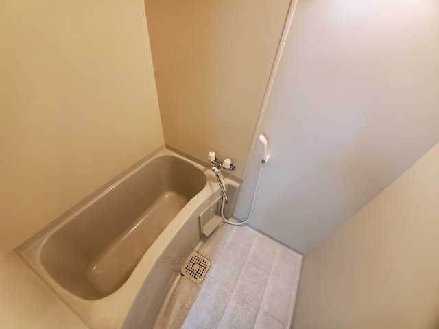 バス・シャワールーム　バストイレセパレートのシンプルな浴室です