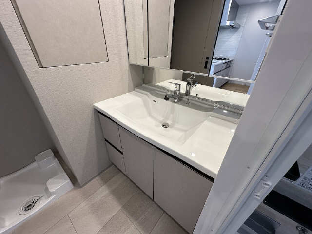 洗面設備　同マンション同型・別号室を撮影