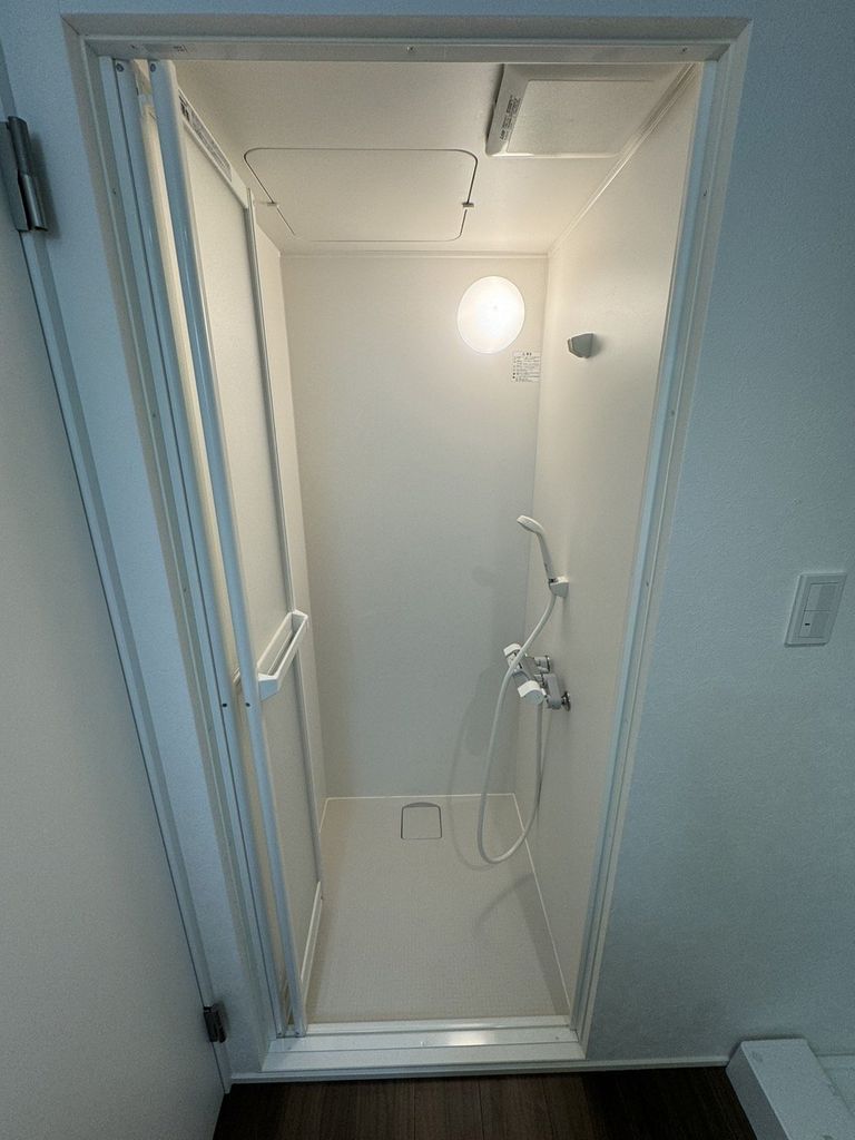 バス・シャワールーム　玄関