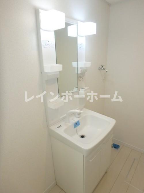 洗面設備　スペースが確保できる洗面所です