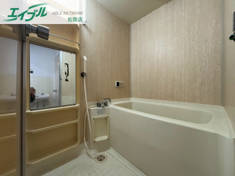 バス・シャワールーム　同型別室のお写真です。