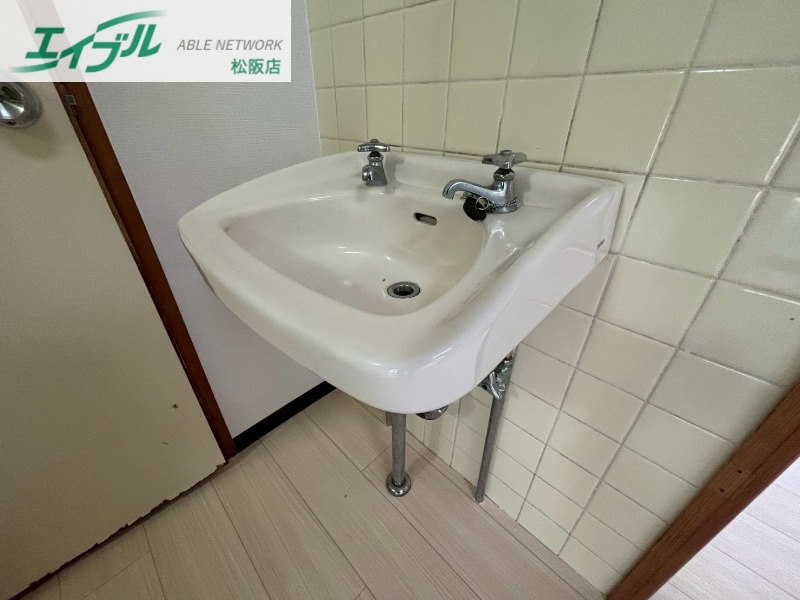 洗面設備　同型別室のお写真です。