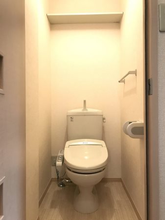 トイレ　同建物別室の写真です。