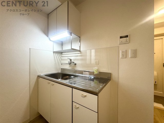 キッチン　収納棚もあって使いやすい！