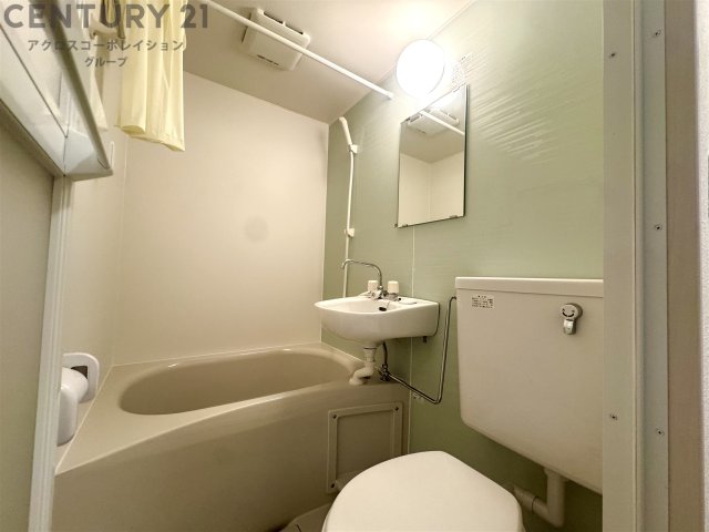 バス・シャワールーム　コンパクトで綺麗なお風呂１