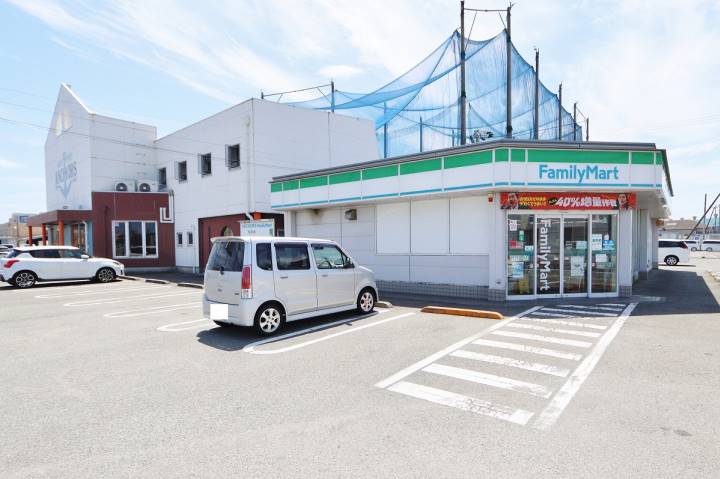コンビニ　ファミリーマート 南沖洲店（コンビニ）まで360m