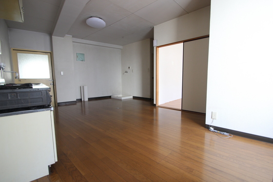 居室・リビング　※別号室のお写真になります。