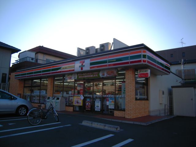 コンビニ　セブンイレブン（コンビニ）まで240m