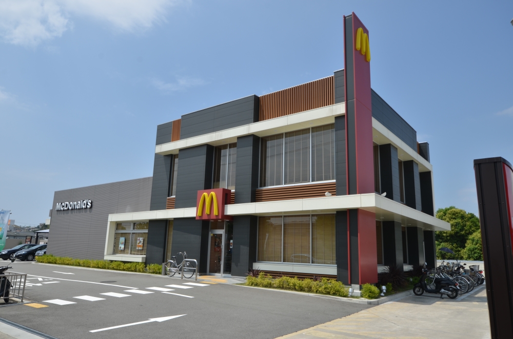 飲食店　マクドナルド川西加茂店（飲食店）まで742m