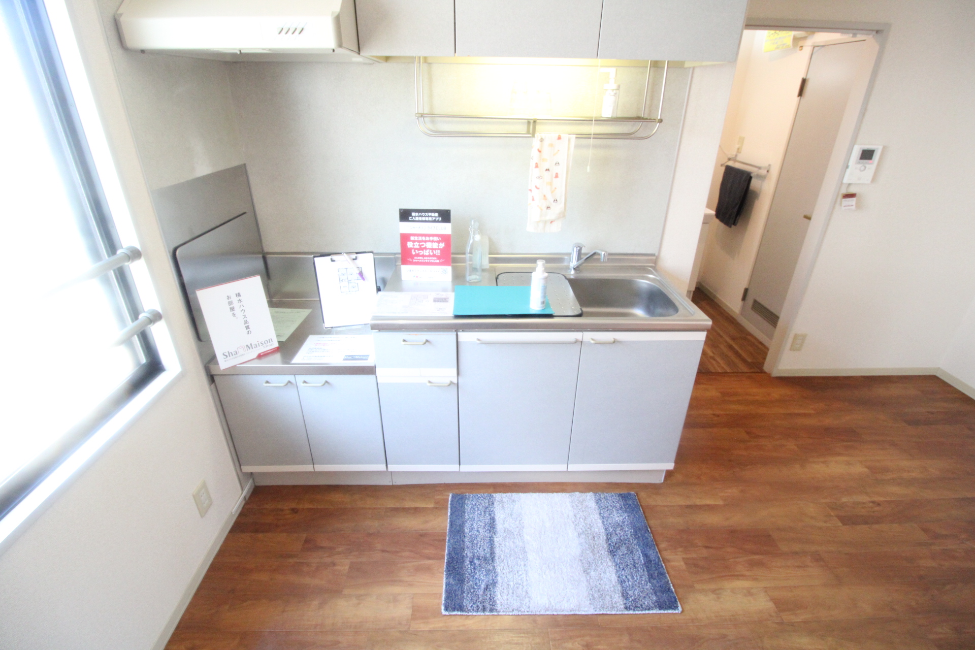 キッチン　換気窓もあるキッチン！！