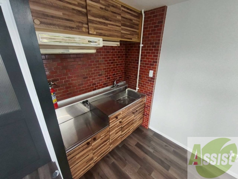 キッチン　調理スペースも広々しておりお料理しやすそうです！