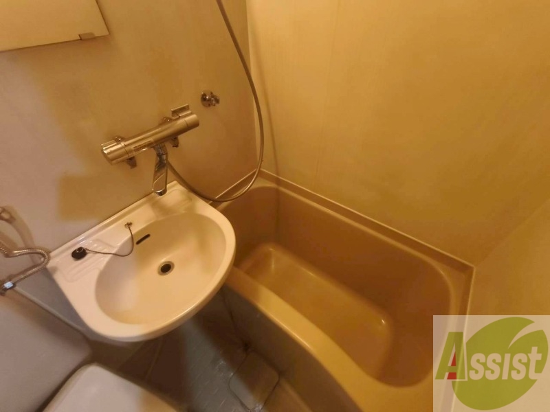 バス・シャワールーム　お風呂になります。一日の疲れを癒してくださいね。