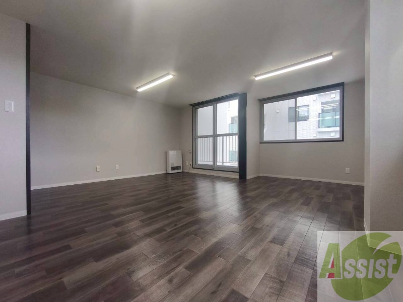 居室・リビング　広々としたリビングですね。使い勝手がよさそうですね！