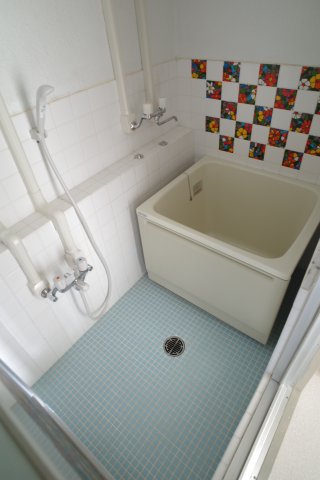 バス・シャワールーム　写真提供： ねいばーふっど 千葉店