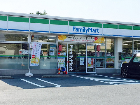コンビニ　ファミリーマート伊勢崎連取元町店（コンビニ）まで778m