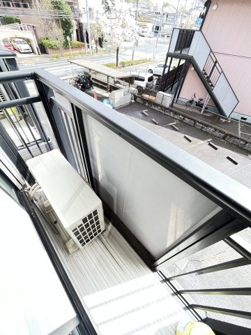 バルコニー　２階のバルコニーです。１階は一個下にございます♪