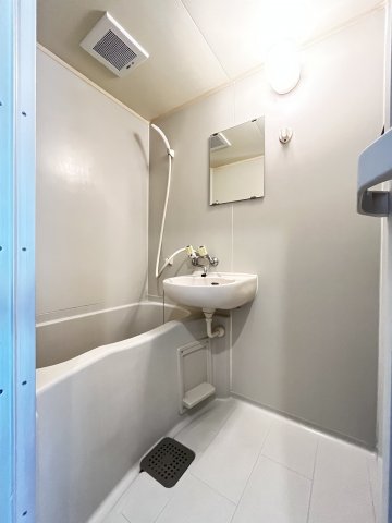 バス・シャワールーム　人気のバストイレ別々です♪