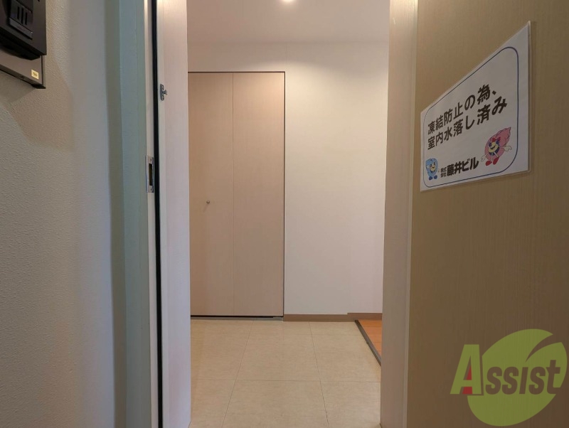 玄関　玄関の様子です。明るい印象ですね。気分もあがりそう。