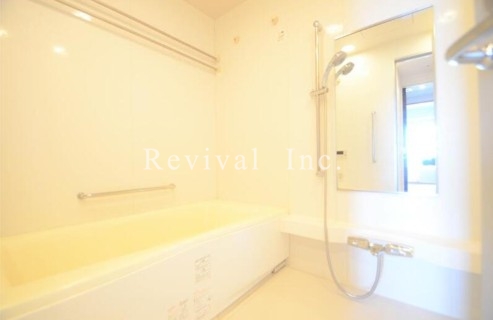 バス・シャワールーム　もちろん追い炊き・浴室乾燥機完備です