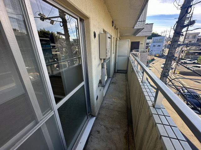 バルコニー　同物件別号室の写真です。