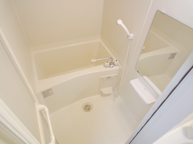 バス・シャワールーム　同物件、別号室のものです。