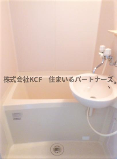 バス・シャワールーム　コンパクトで使いやすいお風呂です