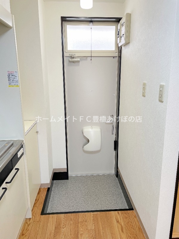 玄関　同型別部屋写真